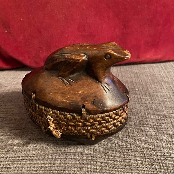 Vintage Indonesian Lombok Hand Carved Frog Woven Bamboo Lid Basket Trinket Box - Picture 4 of 12